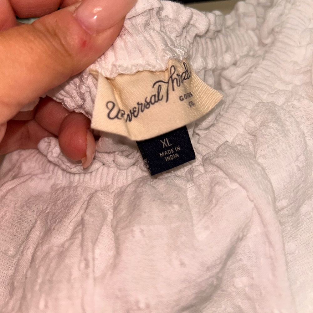 Universal Thread White Ruffled Women's Top - Picture 3 of 3